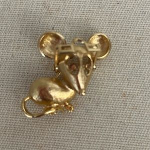 Good Mouse with glasses brooch
